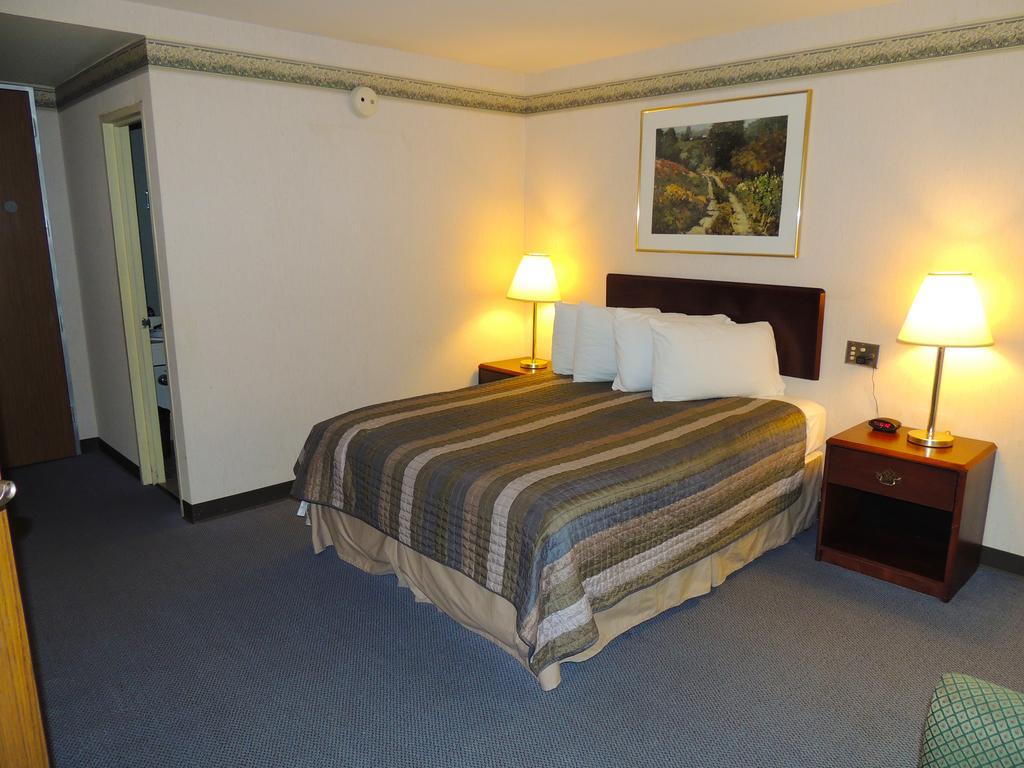 Budget Host Inn & Suites Fertility Quarto foto