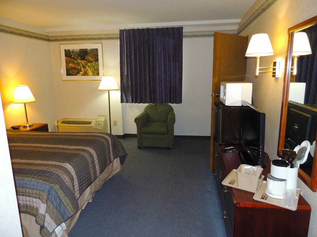 Budget Host Inn & Suites Fertility Quarto foto